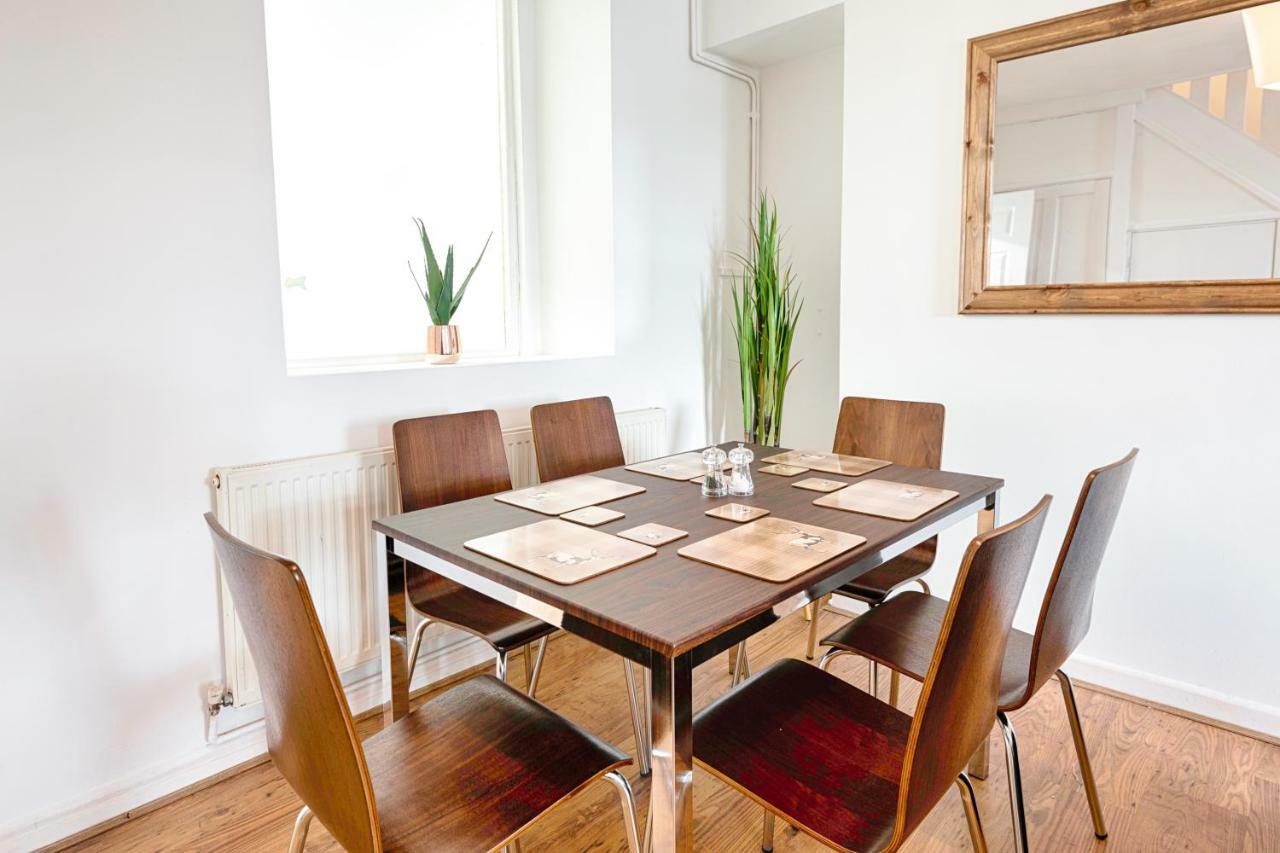 Free Parking, Spacious Living Room, Garden スウォンジー エクステリア 写真